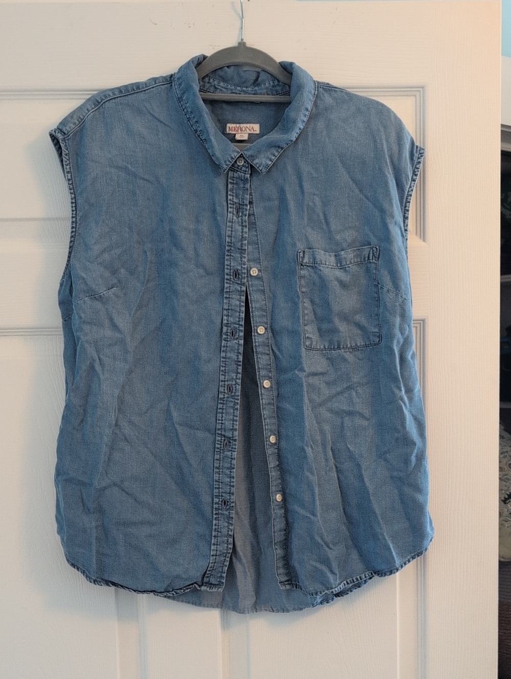 Marona Sleeveless Denim Button-Up Shirt - Light Blue